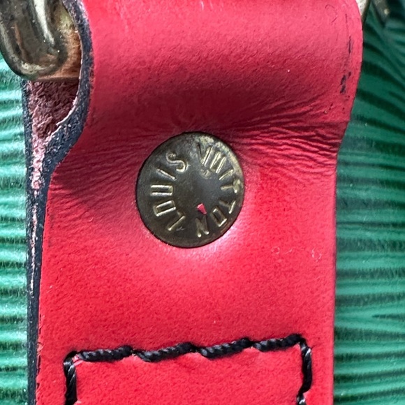 Louis Vuitton Epi Leather Petit Noe Drawstring Shoulder Bag Green & Red​​ - Picture 5 of 10